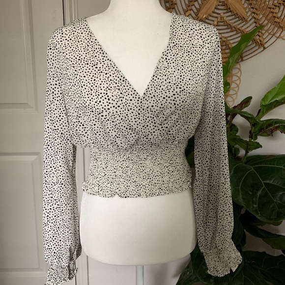 Zara Tops - ZARA spotted top 🖤🤍